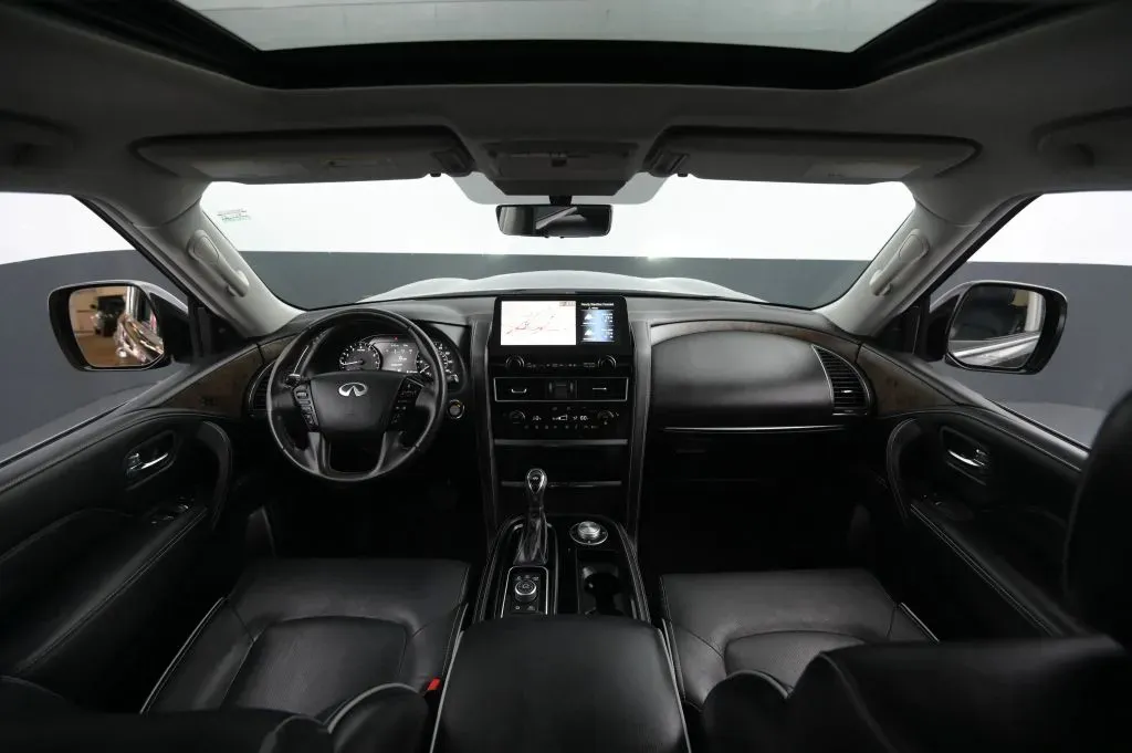 Infiniti QX80 photo 30