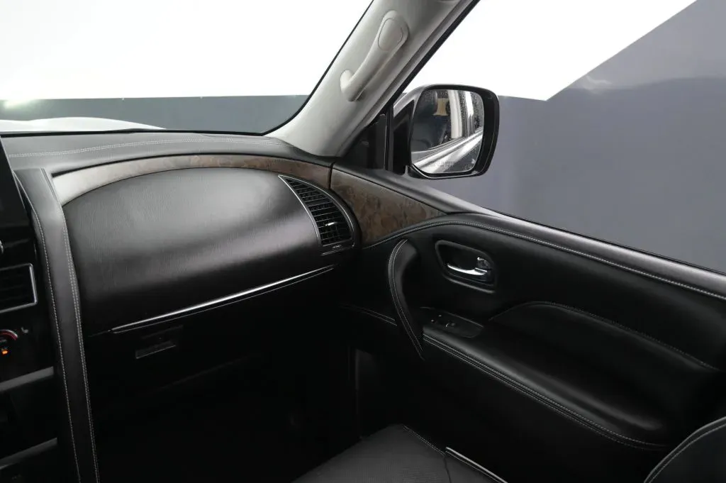 Infiniti QX80 photo 33