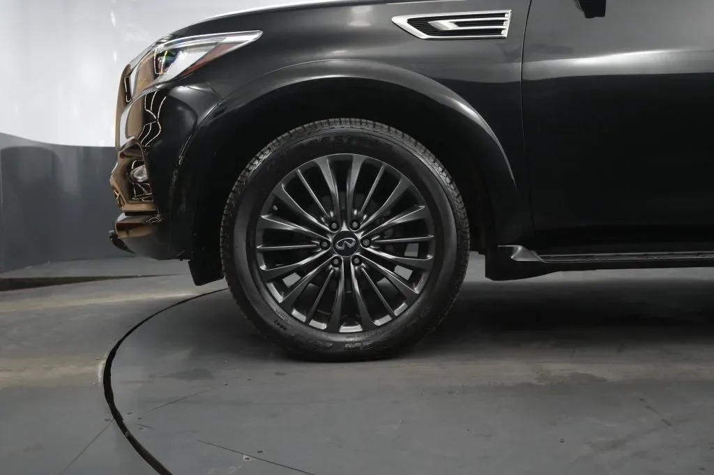 Infiniti QX80 photo 12
