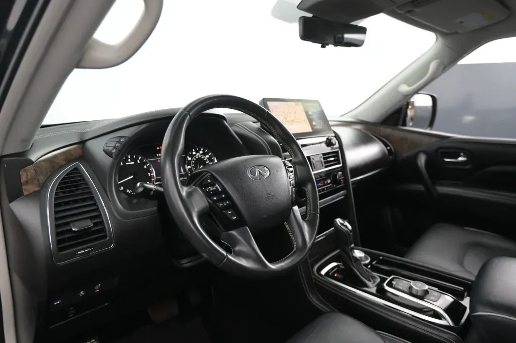 Infiniti QX80 photo 39
