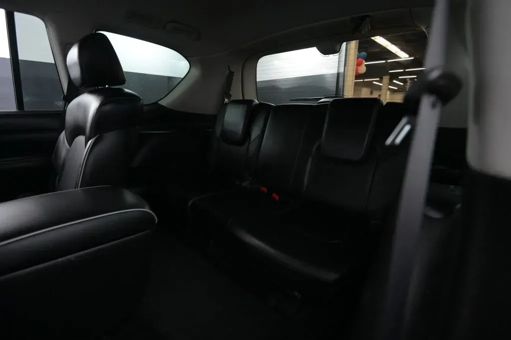 Infiniti QX80 photo 47