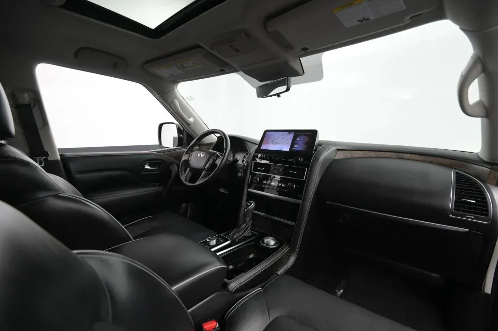 Infiniti QX80 photo 49