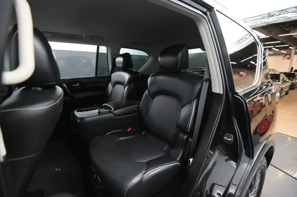 Infiniti QX80 photo 46