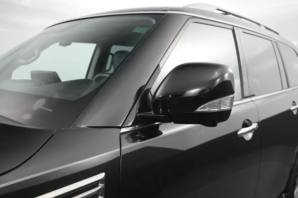 Infiniti QX80 photo 13