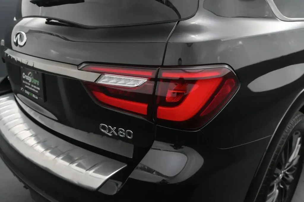 Infiniti QX80 photo 18