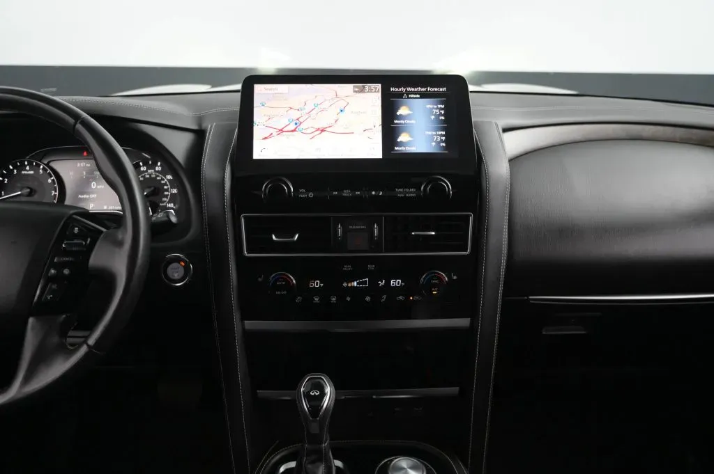 Infiniti QX80 photo 32