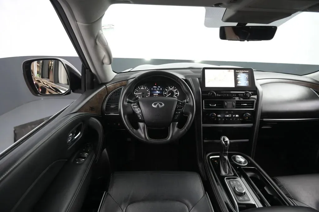 Infiniti QX80 photo 36