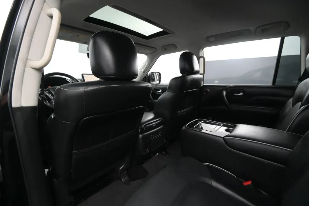 Infiniti QX80 photo 45