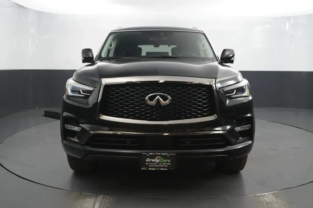 Infiniti QX80 photo 8