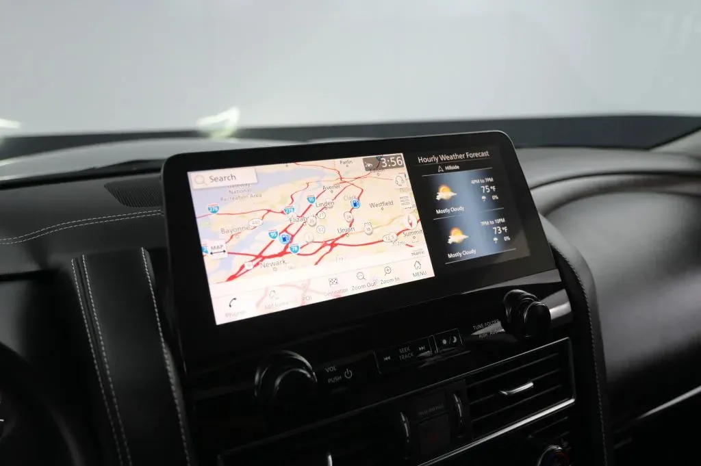 Infiniti QX80 photo 25