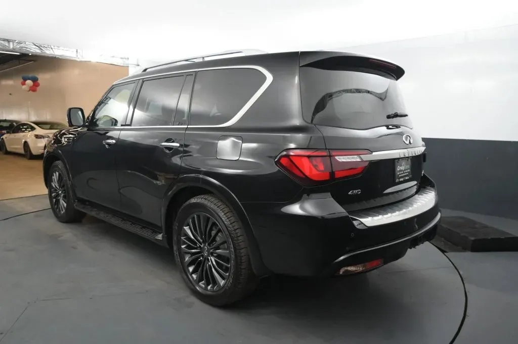 Infiniti QX80 photo 3