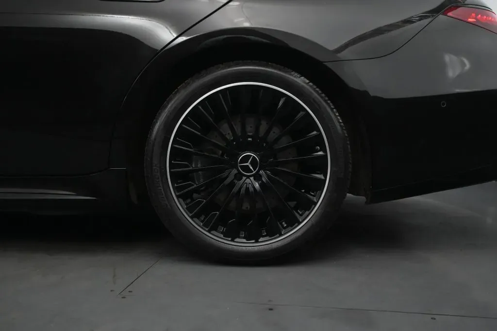 Mercedes-Benz S-Class photo 15