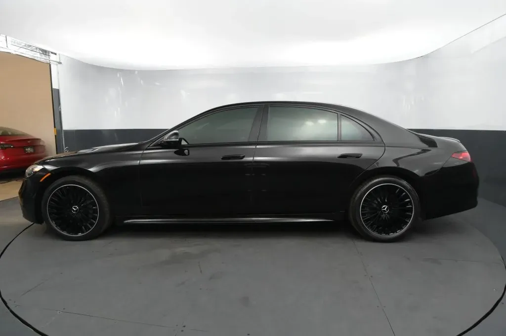 Mercedes-Benz S-Class photo 2