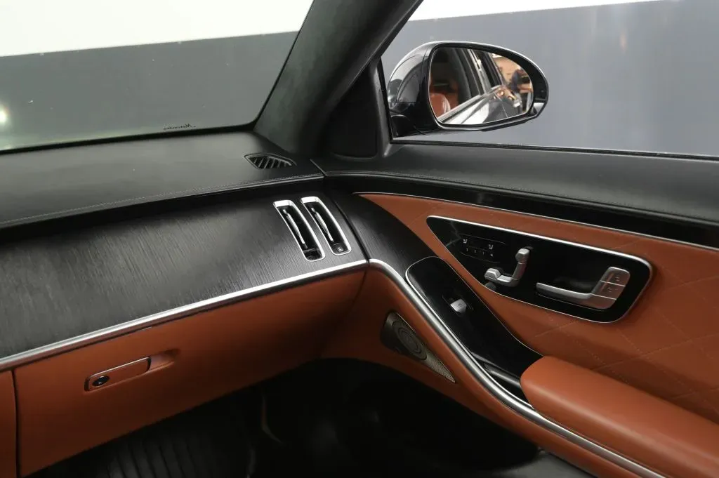 Mercedes-Benz S-Class photo 32