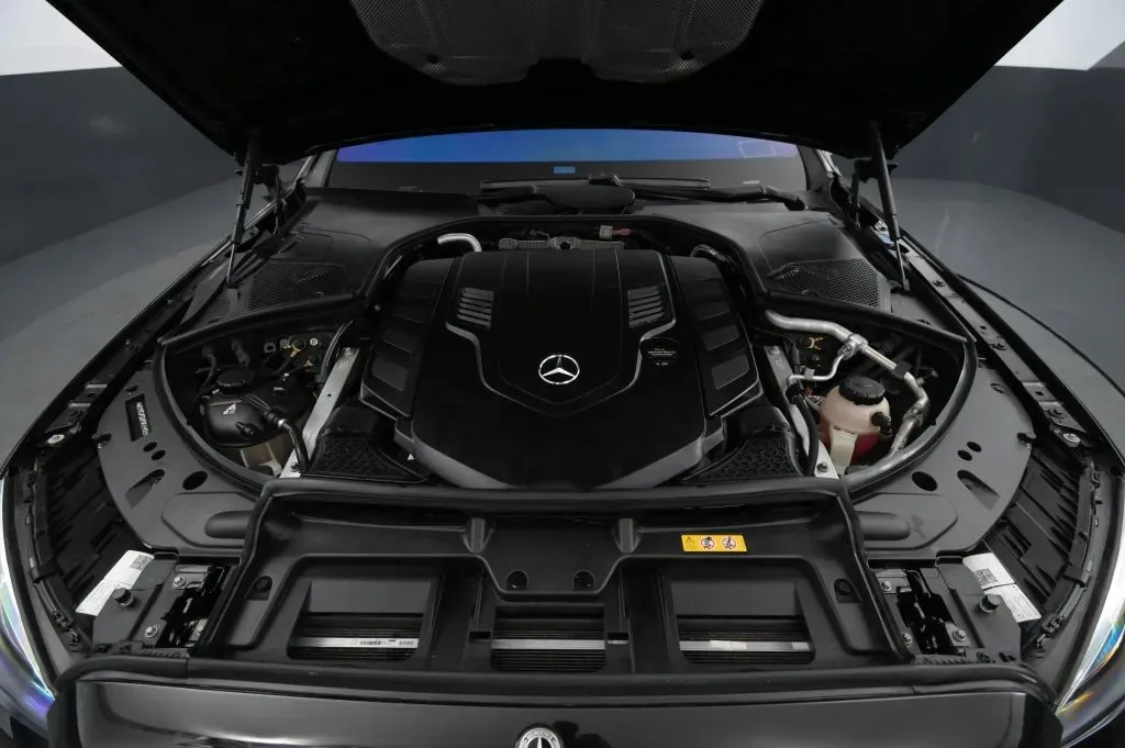 Mercedes-Benz S-Class photo 18