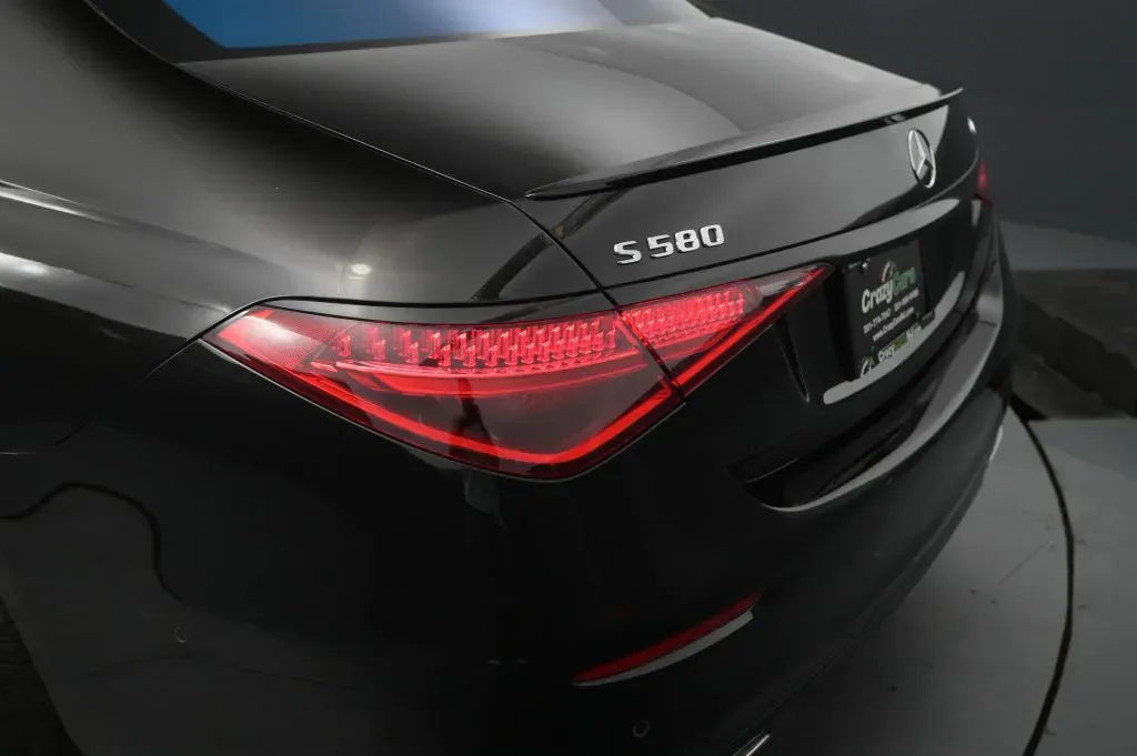 Mercedes-Benz S-Class photo 16