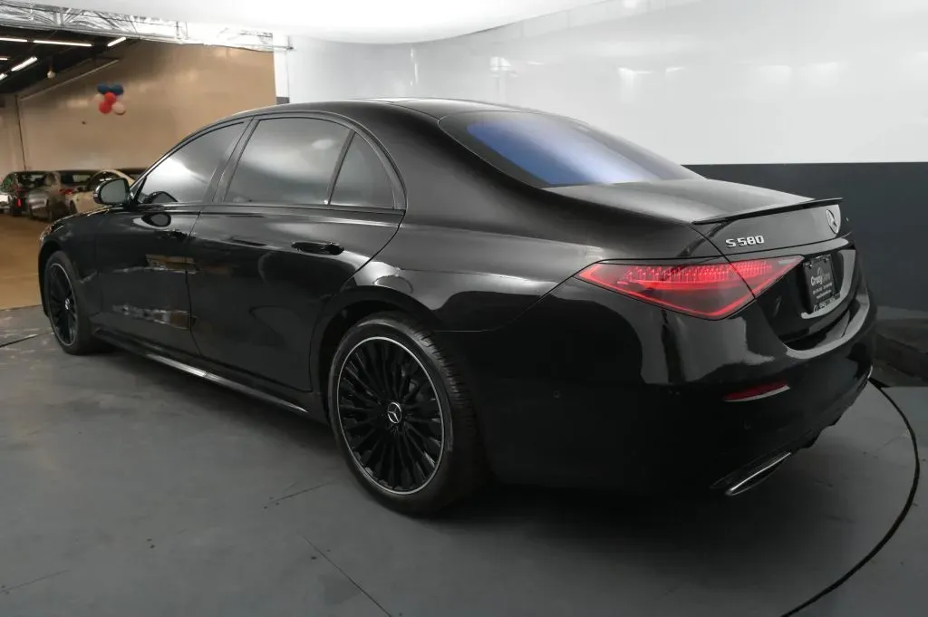 Mercedes-Benz S-Class photo 3