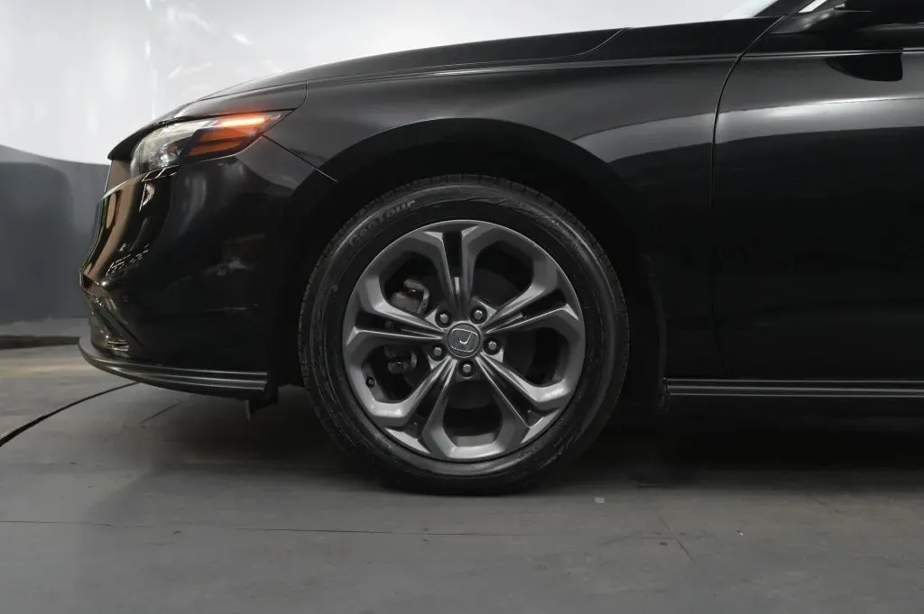 Honda Accord photo 10