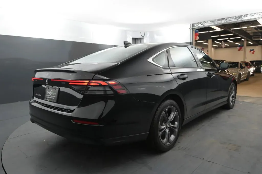 Honda Accord photo 5