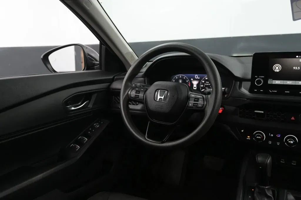Honda Accord photo 30
