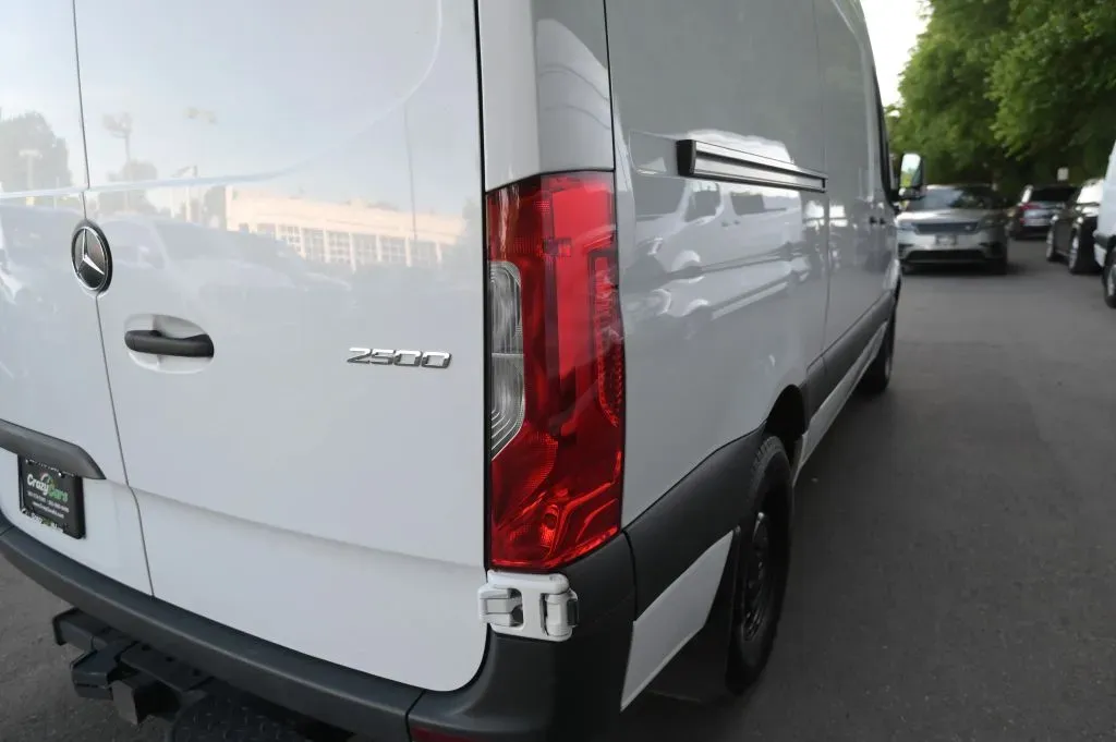 2025 Mercedes-Benz Sprinter Cargo Van 31