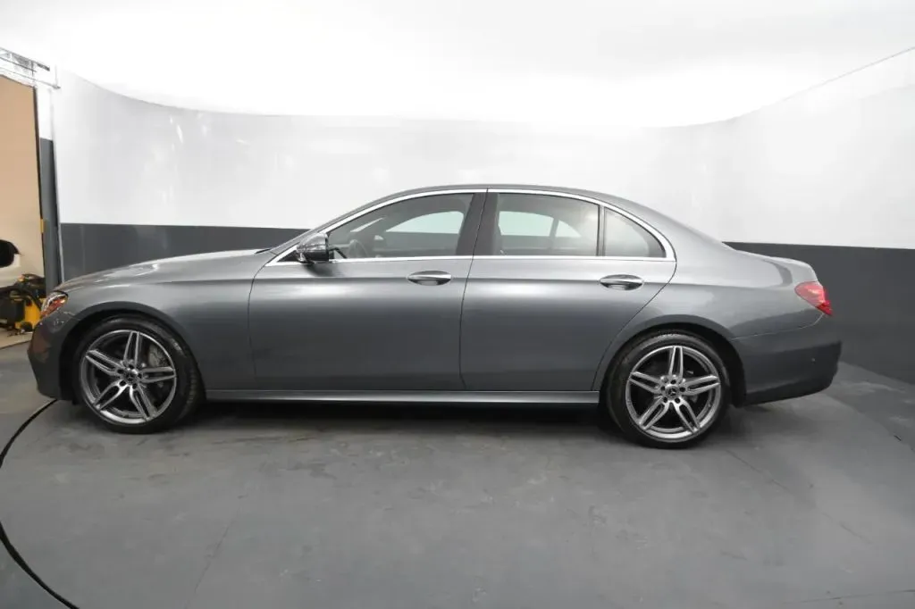 Mercedes-Benz E-Class photo 2
