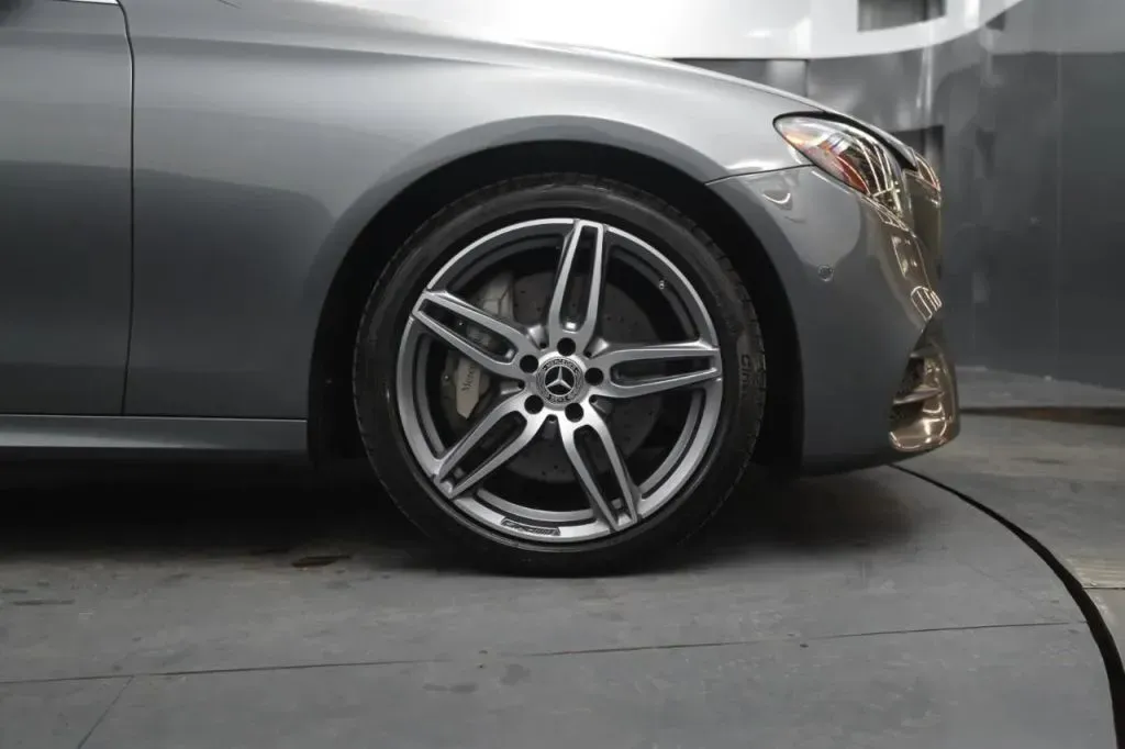 Mercedes-Benz E-Class photo 17
