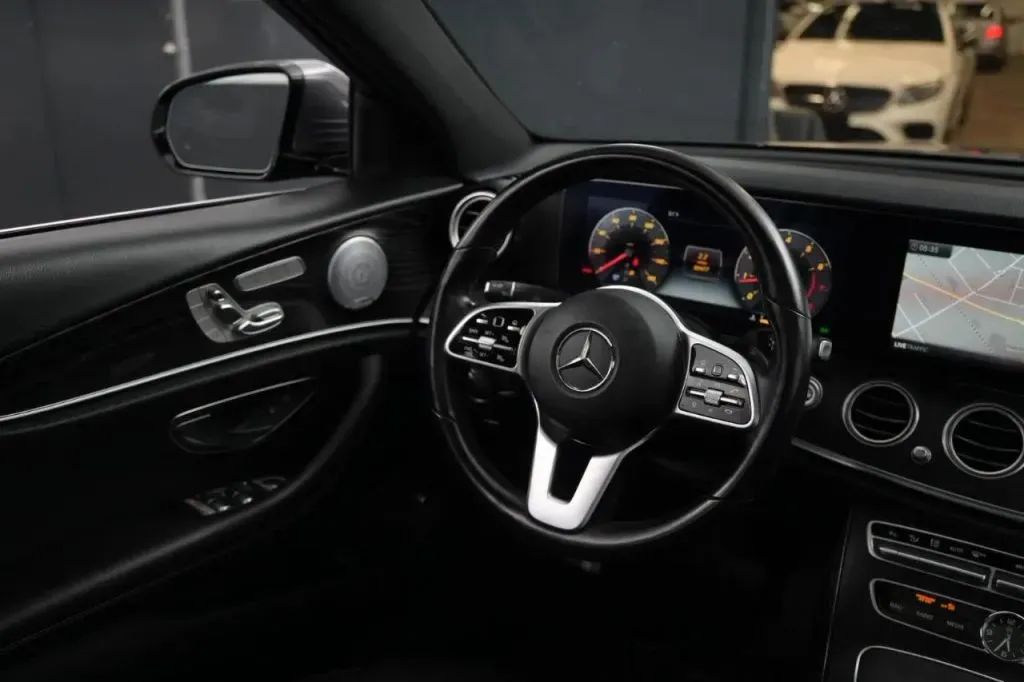 Mercedes-Benz E-Class photo 23