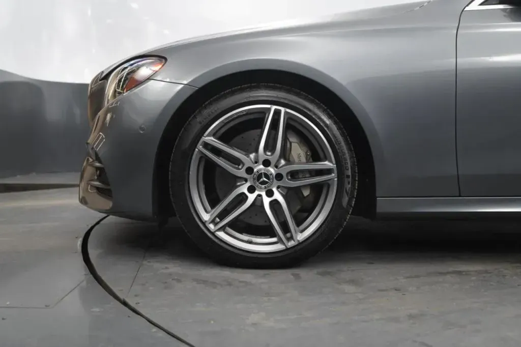 Mercedes-Benz E-Class photo 10