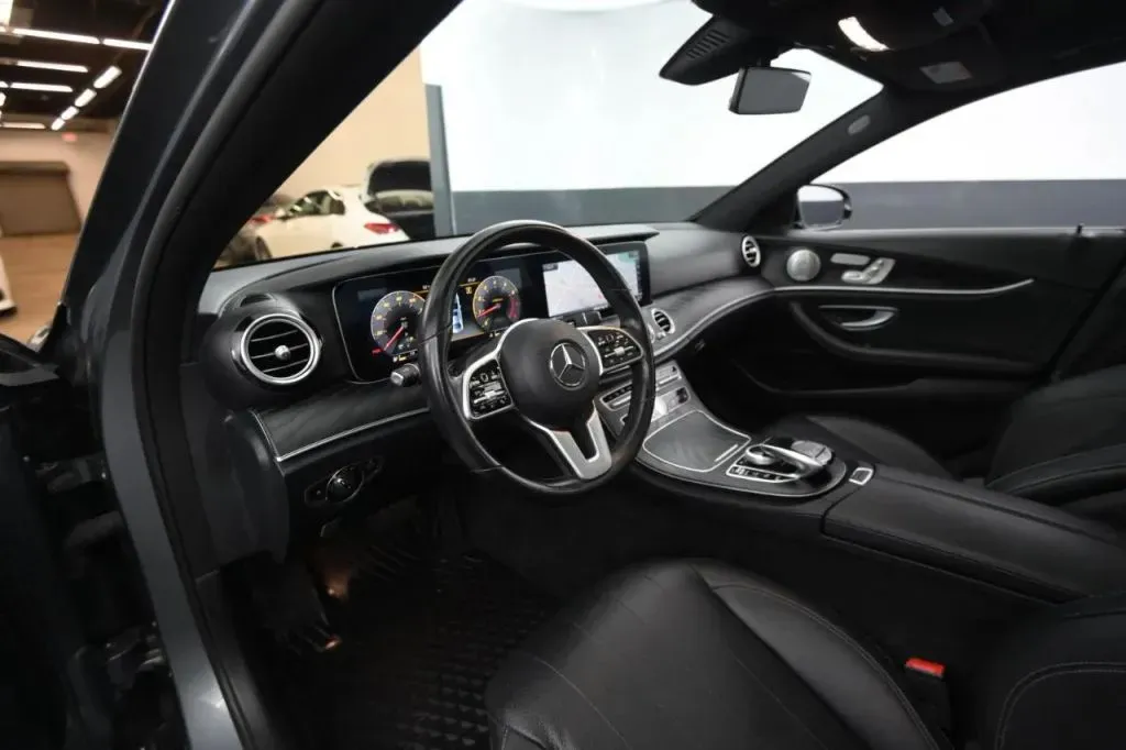 Mercedes-Benz E-Class photo 38