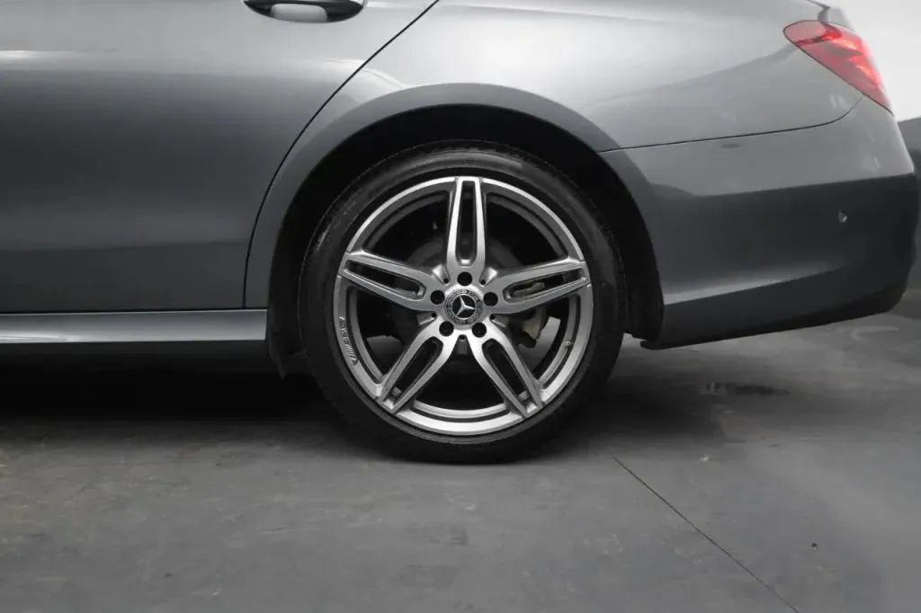 Mercedes-Benz E-Class photo 13