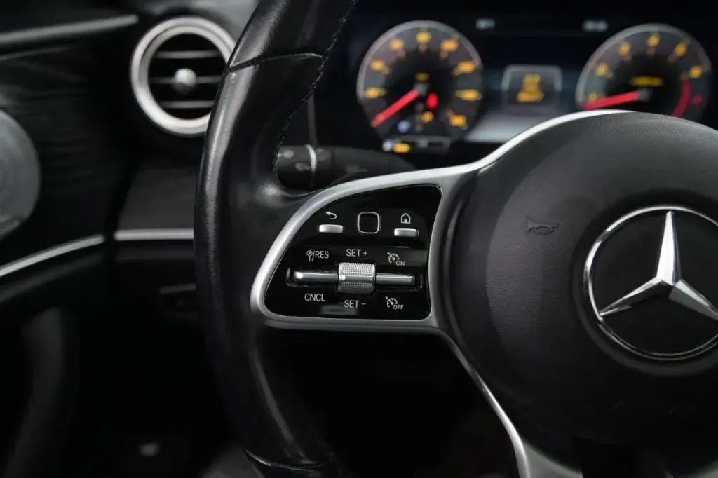 Mercedes-Benz E-Class photo 35