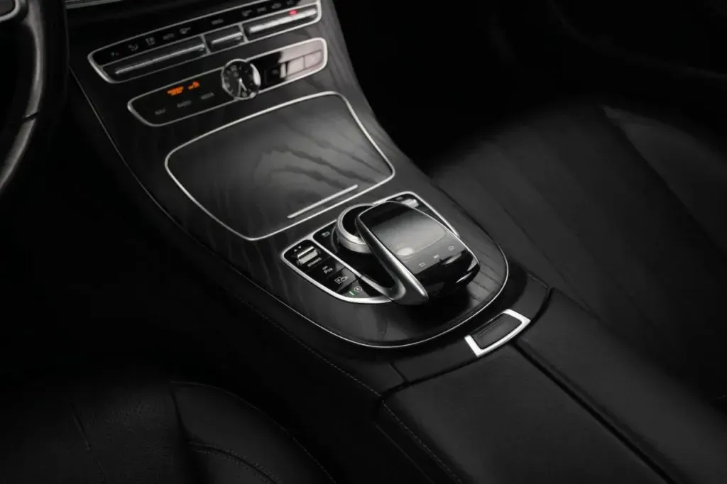 Mercedes-Benz E-Class photo 24