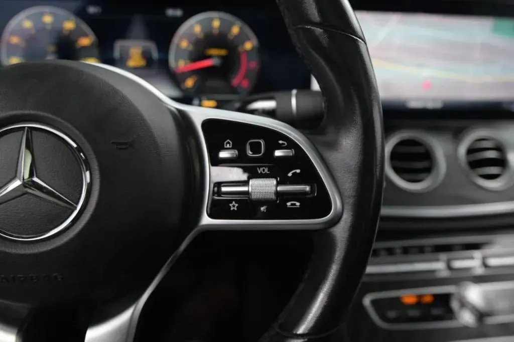 Mercedes-Benz E-Class photo 34