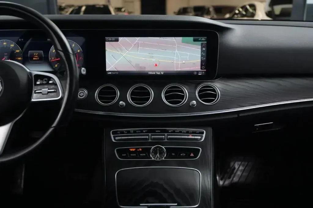 Mercedes-Benz E-Class photo 21