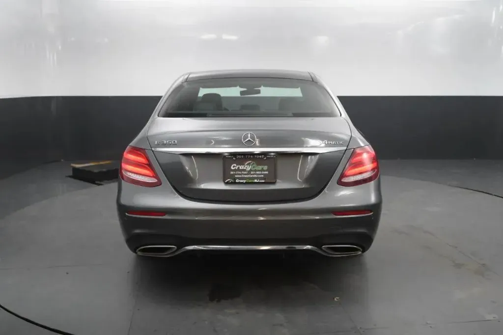 Mercedes-Benz E-Class photo 4