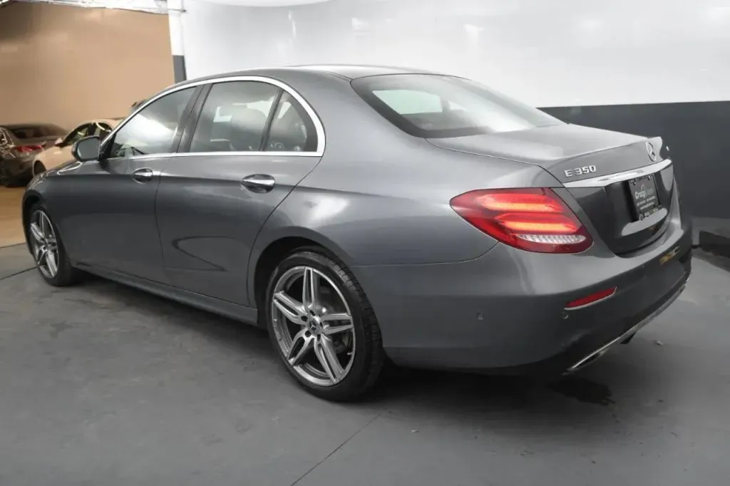 Mercedes-Benz E-Class photo 3