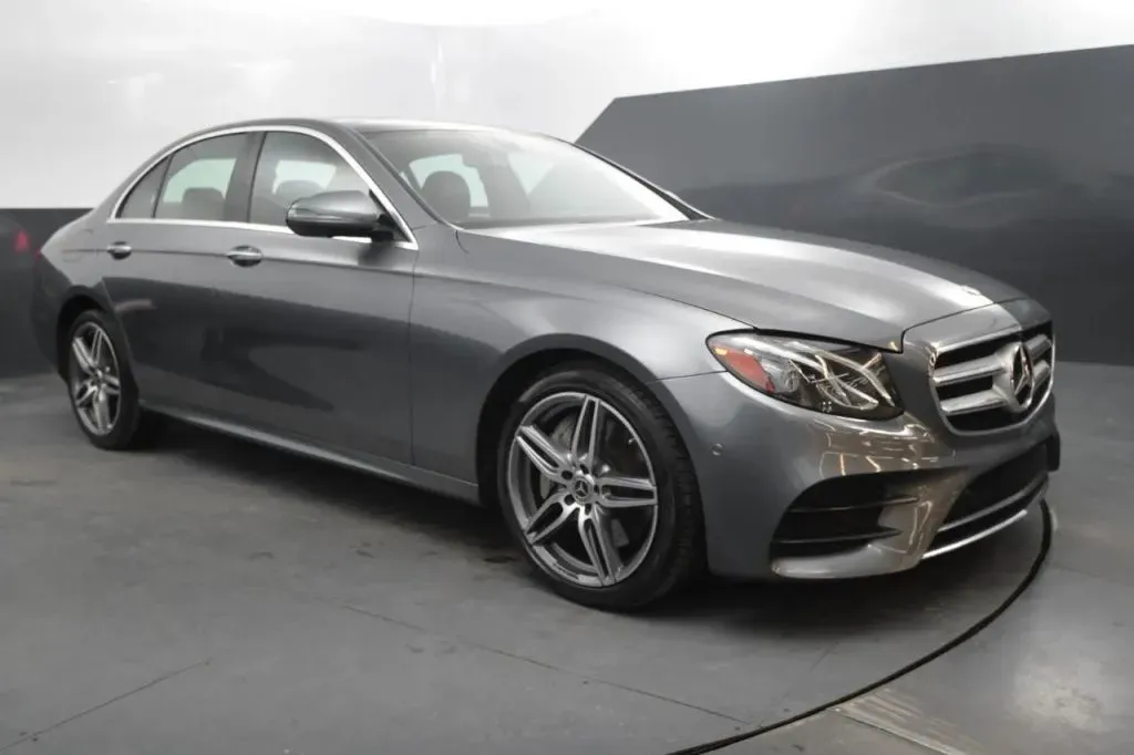 Mercedes-Benz E-Class photo 18