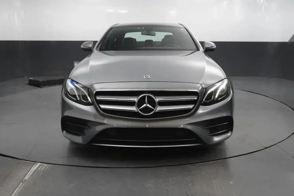 Mercedes-Benz E-Class photo 7