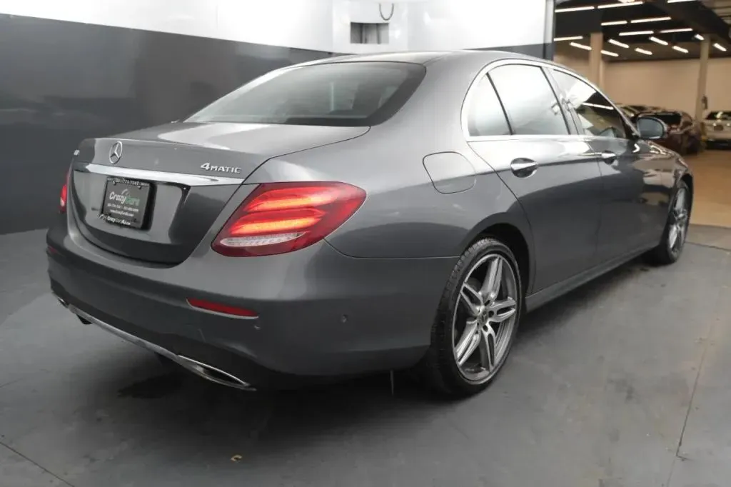 Mercedes-Benz E-Class photo 5