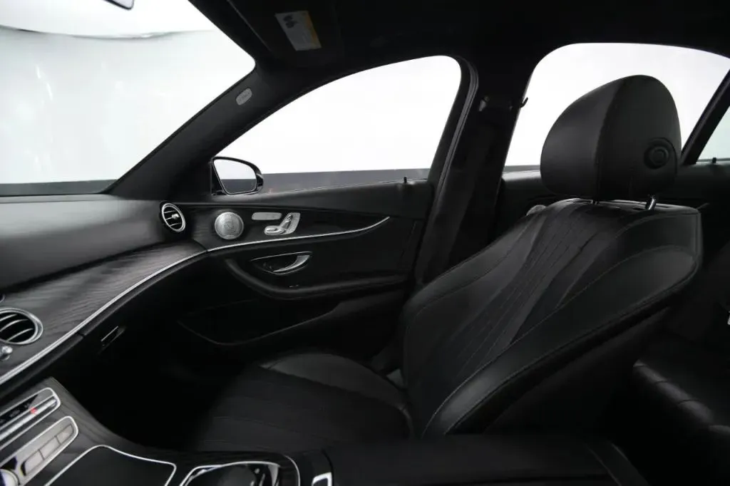 Mercedes-Benz E-Class photo 33