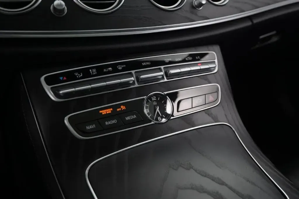 Mercedes-Benz E-Class photo 32