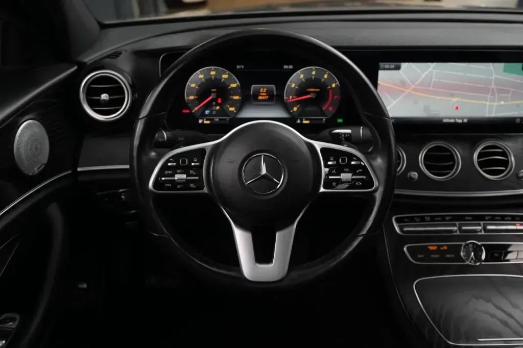 Mercedes-Benz E-Class photo 26