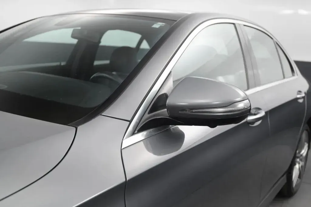 Mercedes-Benz E-Class photo 11
