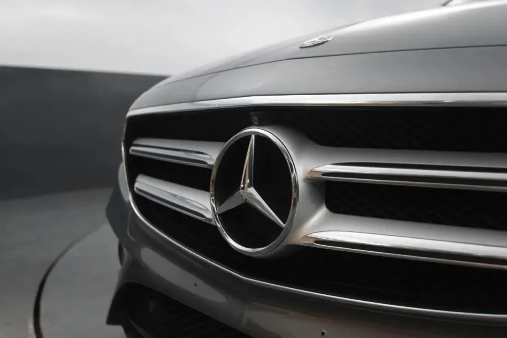 Mercedes-Benz E-Class photo 8