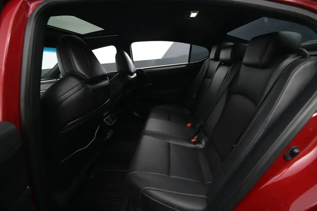 Lexus ES photo 47