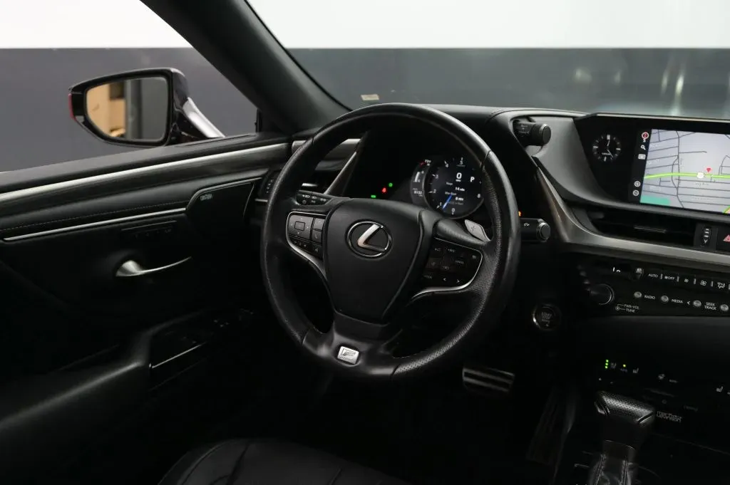 Lexus ES photo 39