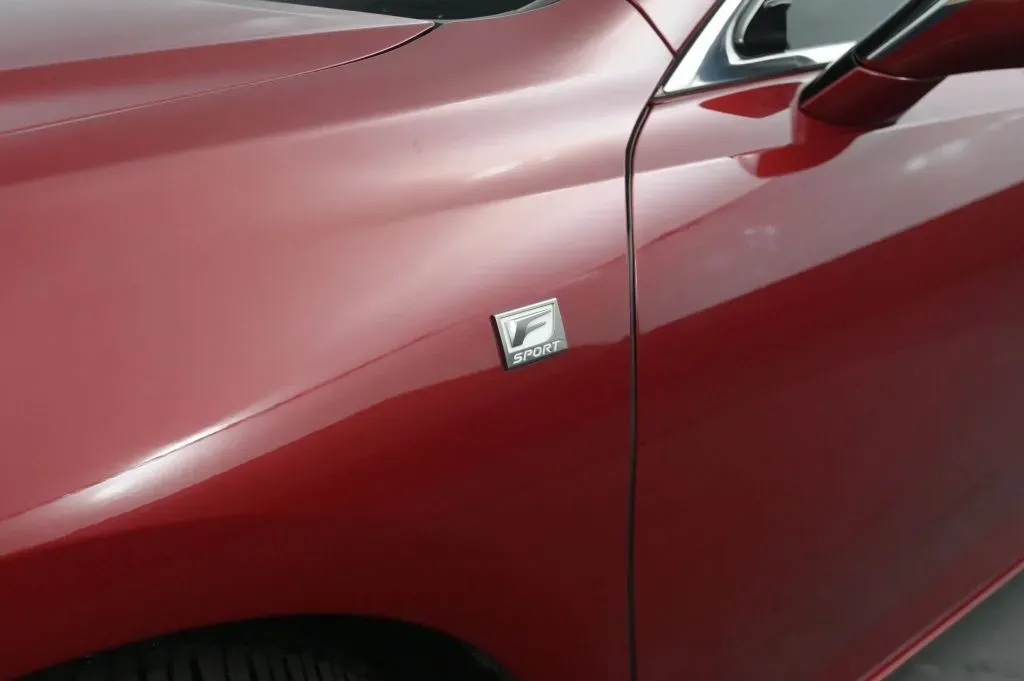 Lexus ES photo 11