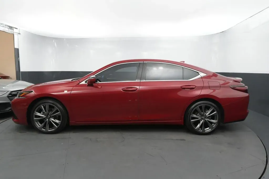 Lexus ES photo 2