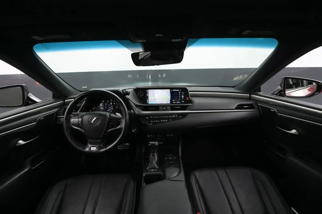 Lexus ES photo 35